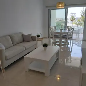 dinglis-residences.hotelsatayianapa.com/